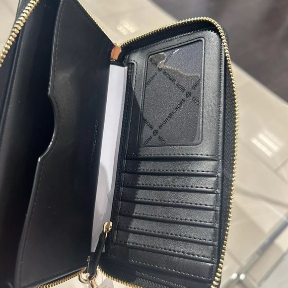 Michael Kors wallet - Picture 4 of 6